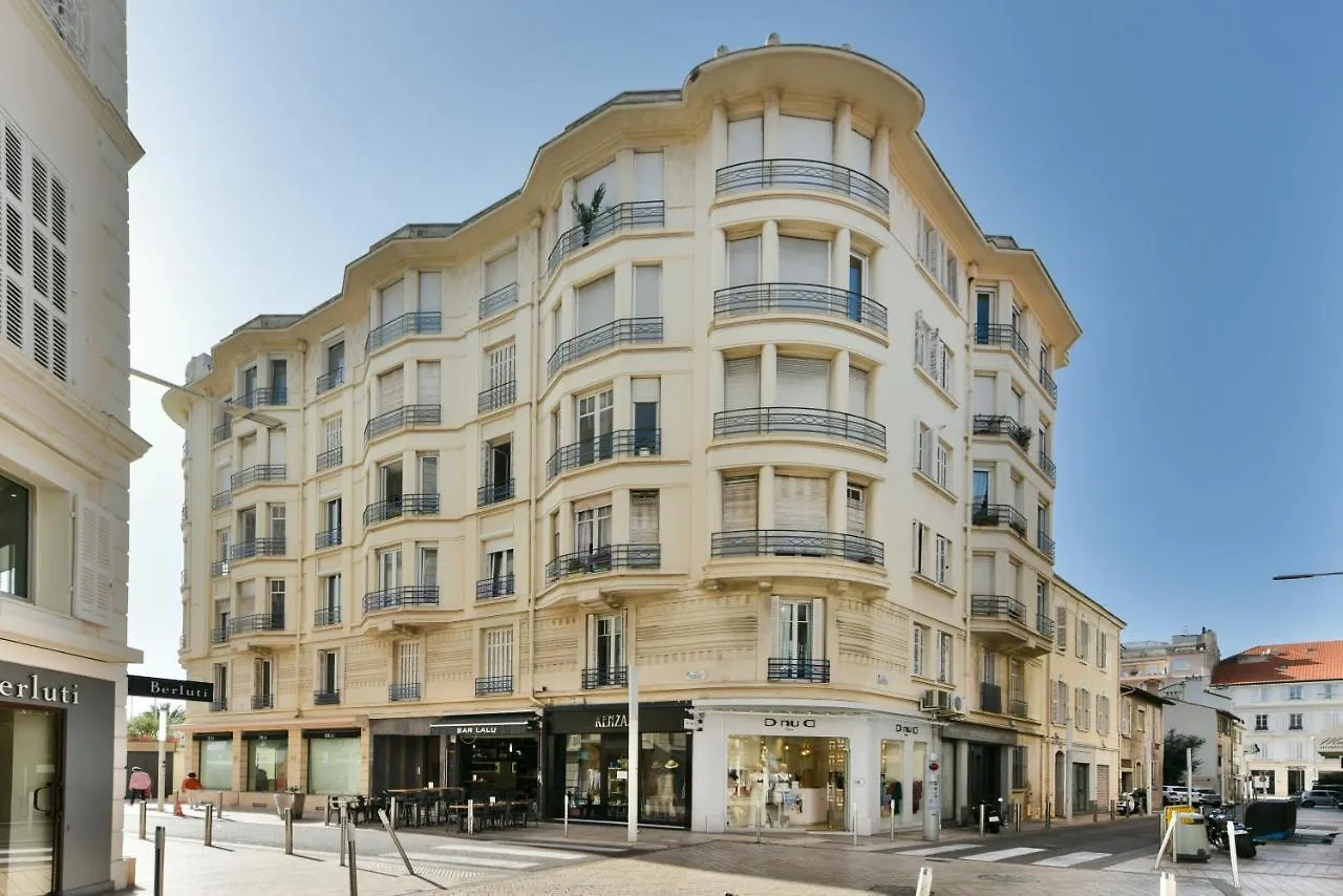 Two Bedroom Flat Steps Away From Croisette Cannes Appartement