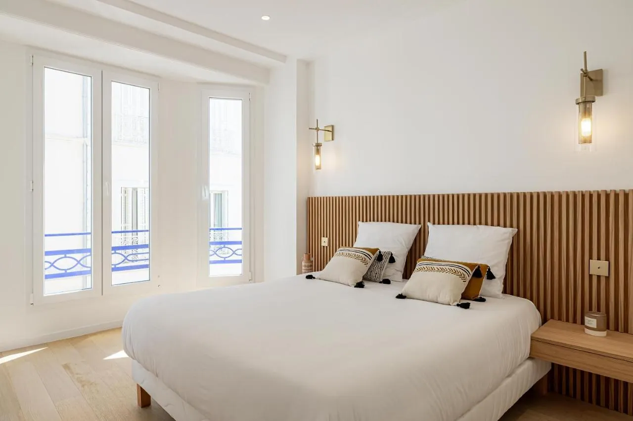 Appartement Two Bedroom Flat Steps Away From Croisette Cannes France