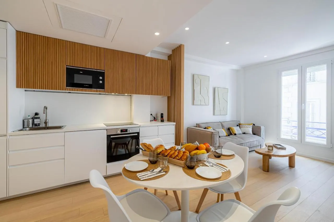 Appartement Two Bedroom Flat Steps Away From Croisette Cannes