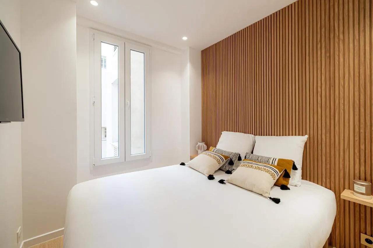 Two Bedroom Flat Steps Away From Croisette Cannes
