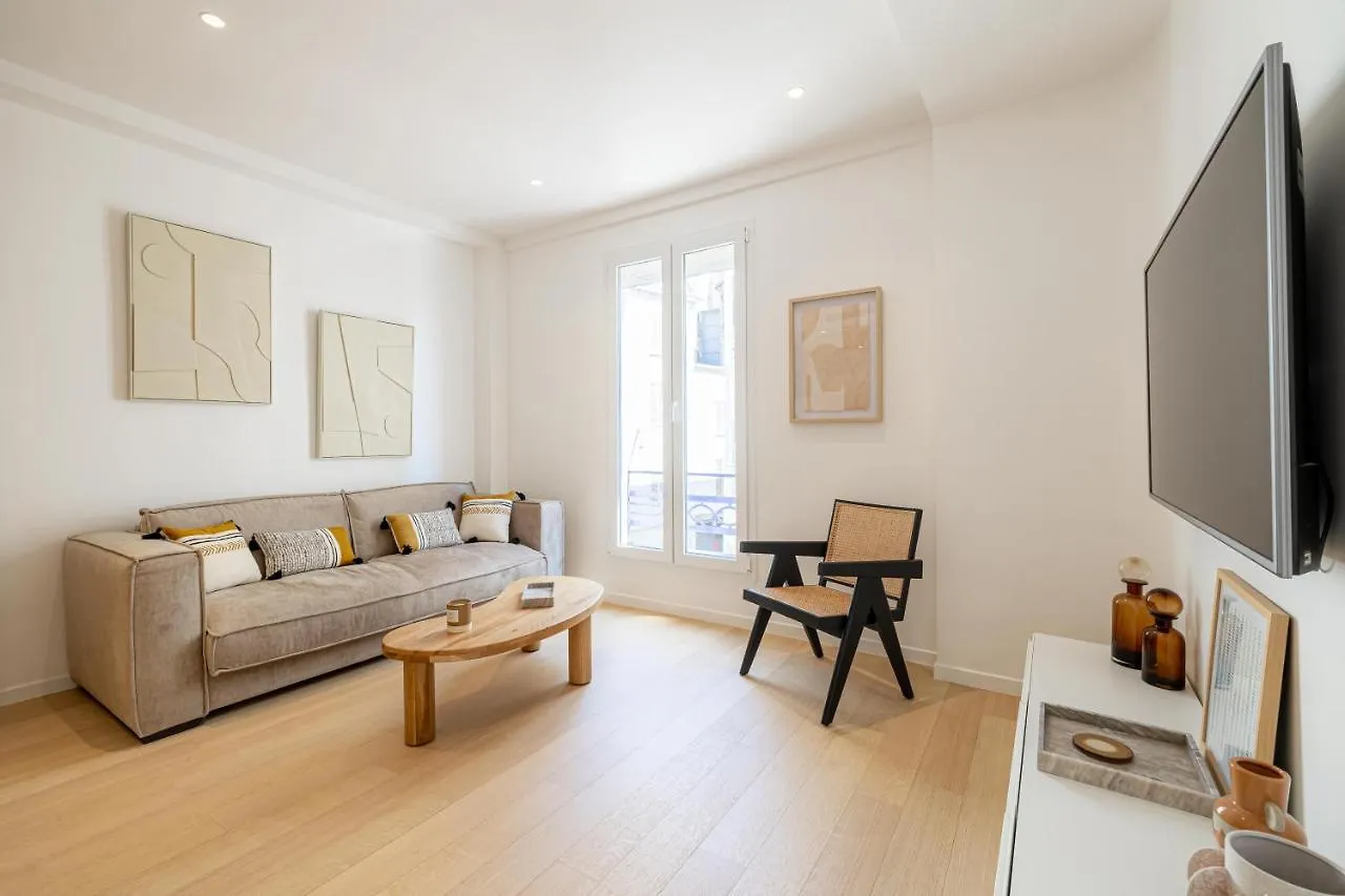 Two Bedroom Flat Steps Away From Croisette Cannes