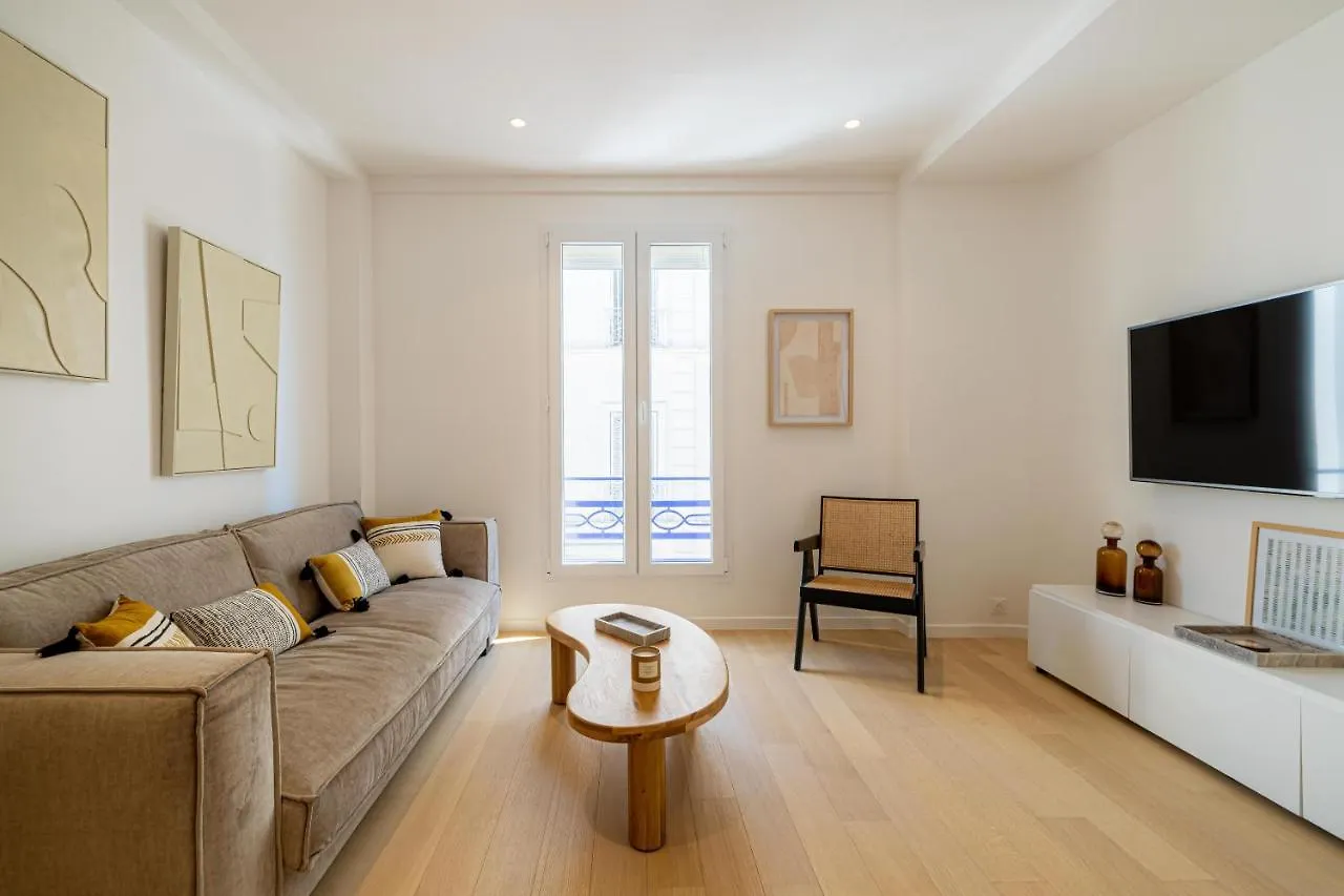 Two Bedroom Flat Steps Away From Croisette Cannes